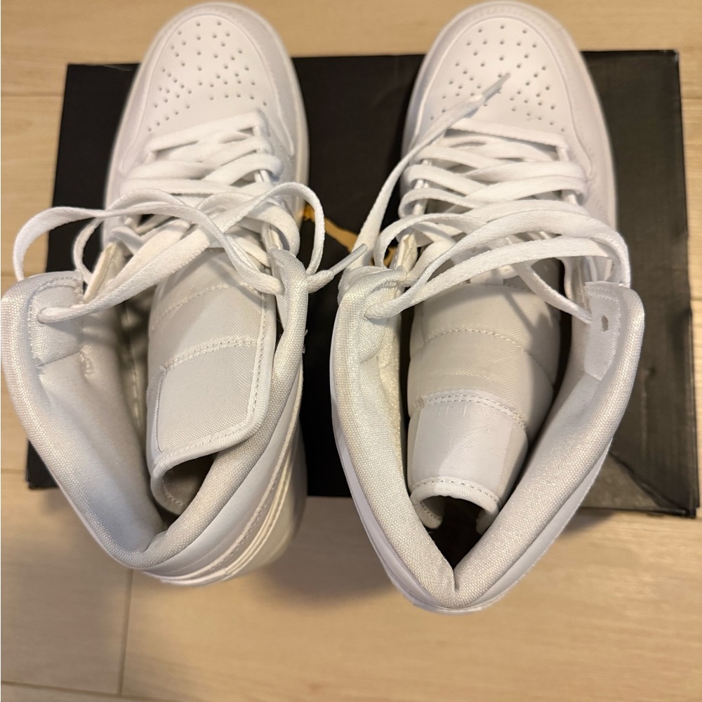 Jordan White/White Air Jordan 1 Mid Box Label